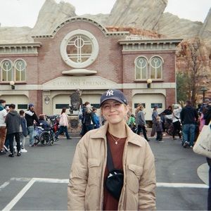 Meet your Posher, Ava